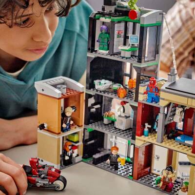 LEGO Örümcek Adam, Oscorp'a Karşı 76324 - 10