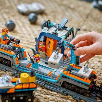 LEGO City Kaşiflerin Kuzey Kutbu Ekspres Treni (60470) - 12