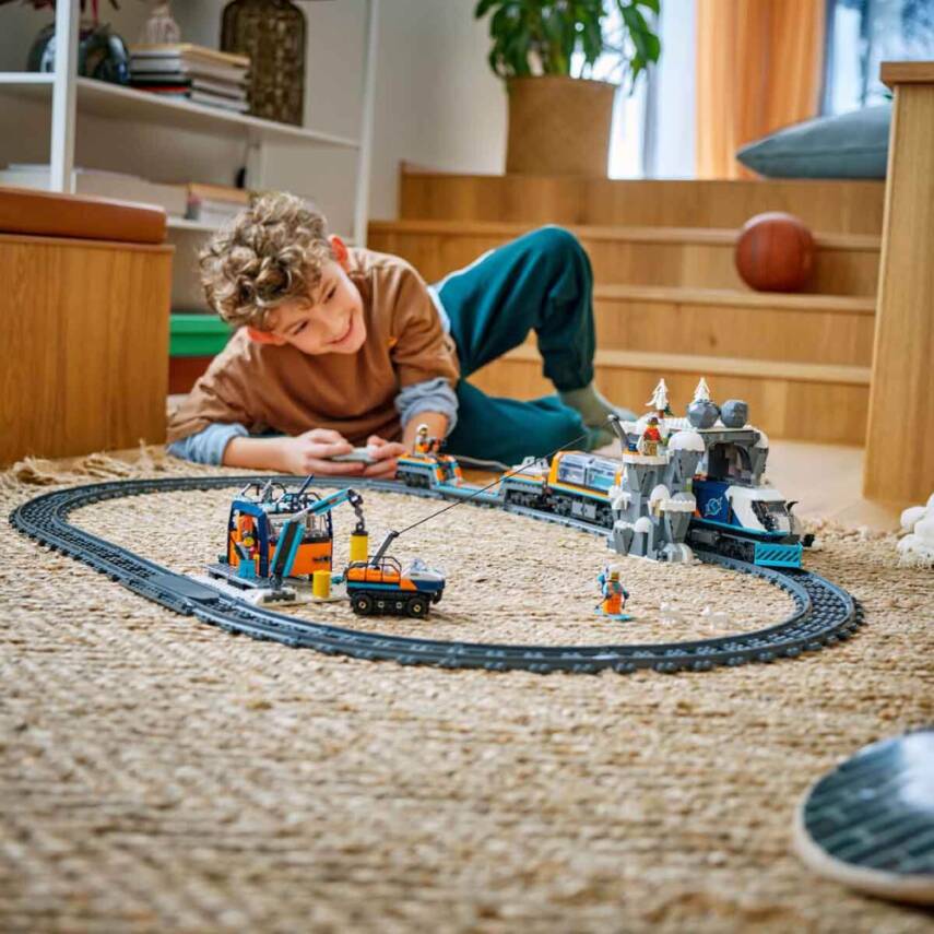 LEGO City Kaşiflerin Kuzey Kutbu Ekspres Treni (60470) - 13