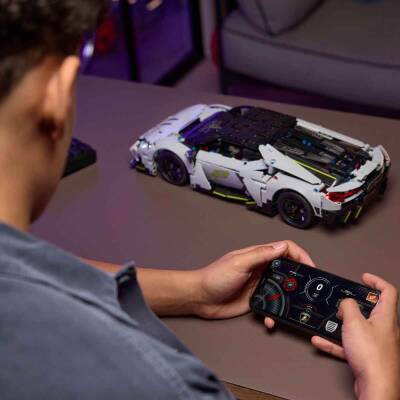 LEGO Lamborghini Revuelto Süper Spor Araba 42214 - 16