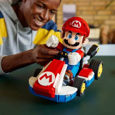 LEGO Super Mario: Mario Kart – Mario ve Standard Kart 72037 - 11