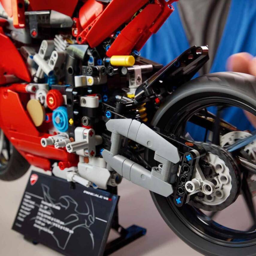 LEGO Technic Ducati Panigale V4 S Motosiklet (42202) - 9