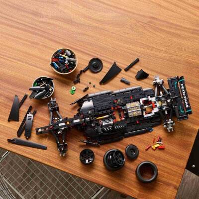 LEGO Technic Mercedes-AMG F1 W14 E Performance 42171 - 9