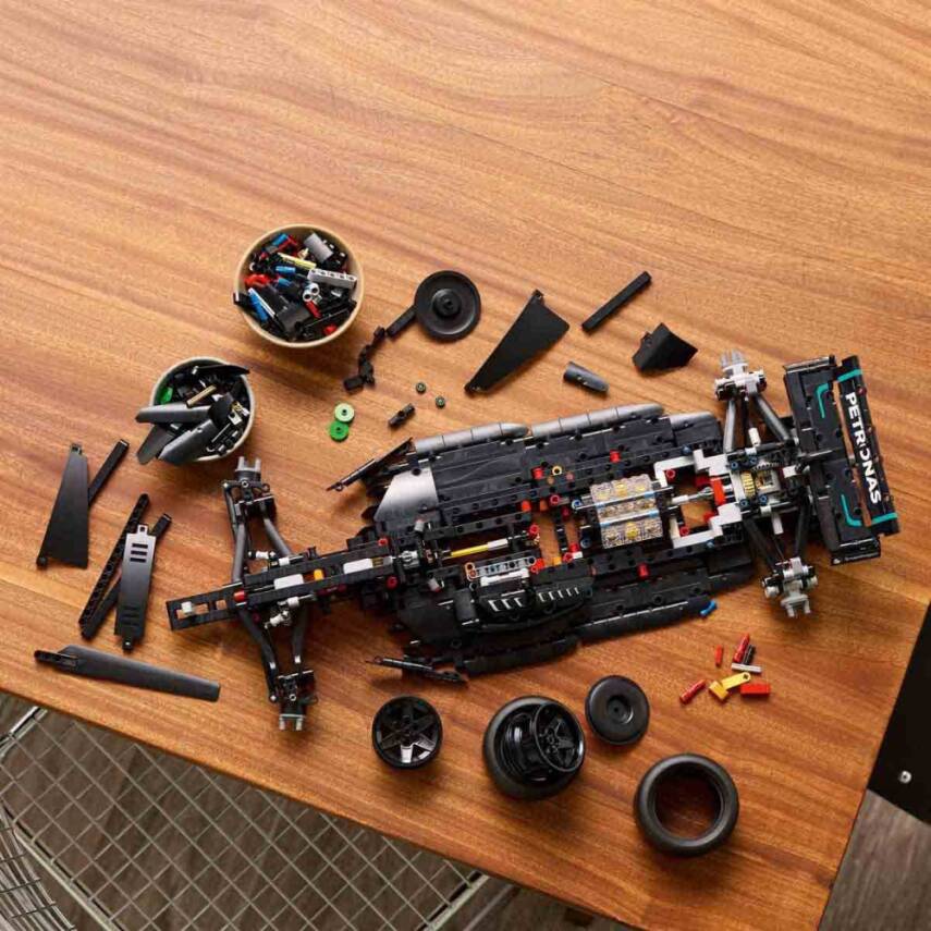 LEGO Technic Mercedes-AMG F1 W14 E Performance 42171 - 9