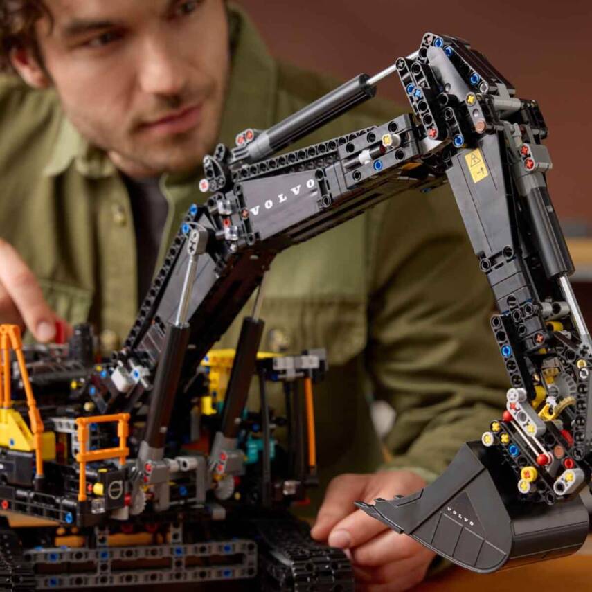 LEGO Technic Volvo EC500 Hybrid Ekskavatör (42215) - 12