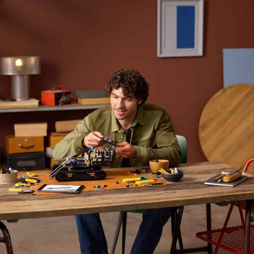 LEGO Technic Volvo EC500 Hybrid Ekskavatör (42215) - 13