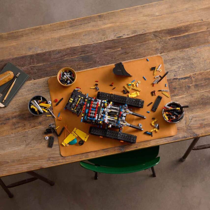 LEGO Technic Volvo EC500 Hybrid Ekskavatör (42215) - 9