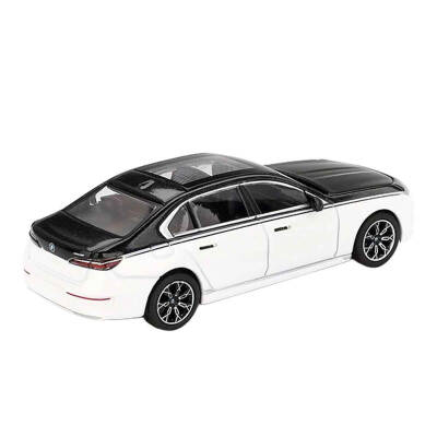 Mini GT 1/64 BMW i7 xDrive60 Alpine White / Black Sapphire - 3