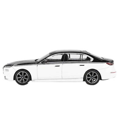 Mini GT 1/64 BMW i7 xDrive60 Alpine White / Black Sapphire - 4