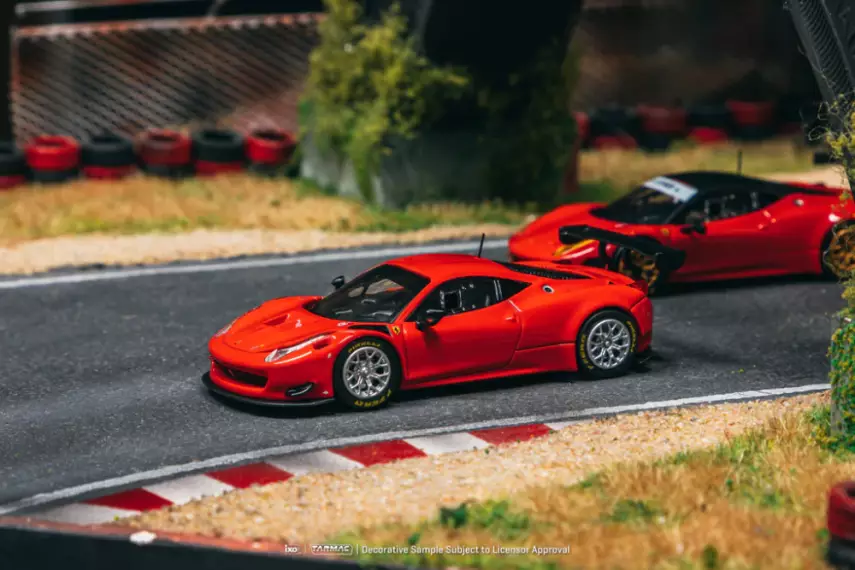 Tarmac Works 1/64 Ferrari 458 Italia GT3 Red - 4